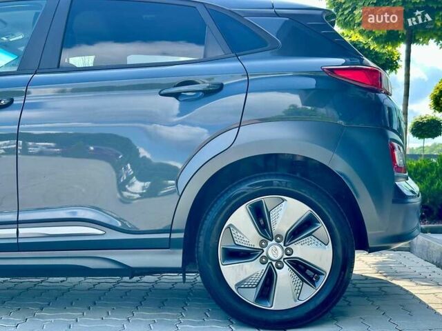 Серый Хендай Kona, объемом двигателя 0 л и пробегом 137 тыс. км за 16700 $, фото 6 на Automoto.ua