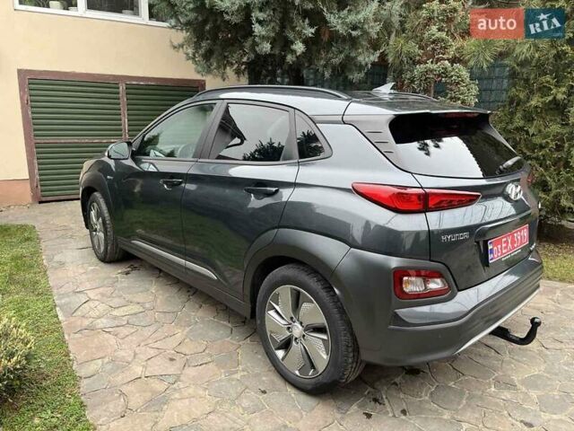 Серый Хендай Kona, объемом двигателя 0 л и пробегом 80 тыс. км за 18900 $, фото 2 на Automoto.ua