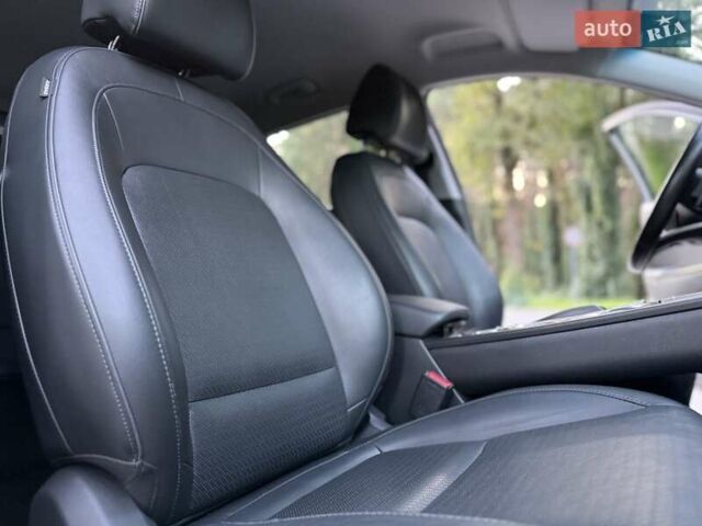 Серый Хендай Kona, объемом двигателя 0 л и пробегом 96 тыс. км за 17200 $, фото 66 на Automoto.ua