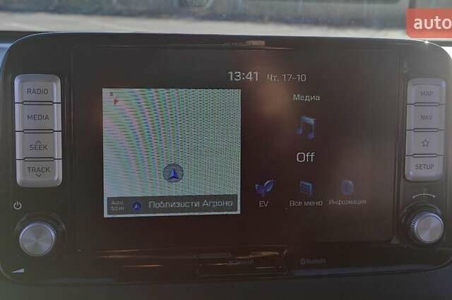 Сірий Хендай Kona, об'ємом двигуна 0 л та пробігом 71 тис. км за 17500 $, фото 9 на Automoto.ua