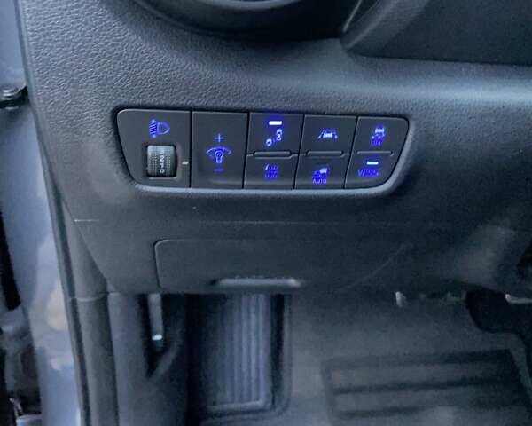 Серый Хендай Kona, объемом двигателя 0 л и пробегом 44 тыс. км за 17400 $, фото 5 на Automoto.ua