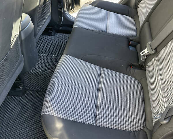 Серый Хендай Kona, объемом двигателя 2 л и пробегом 93 тыс. км за 15900 $, фото 28 на Automoto.ua