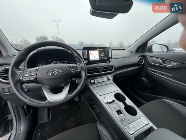 Серый Хендай Kona, объемом двигателя 0 л и пробегом 131 тыс. км за 16500 $, фото 17 на Automoto.ua