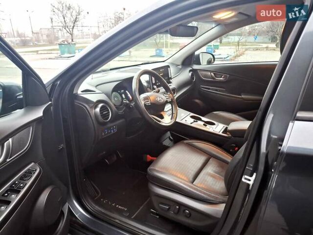 Сірий Хендай Kona, об'ємом двигуна 0 л та пробігом 114 тис. км за 17300 $, фото 13 на Automoto.ua