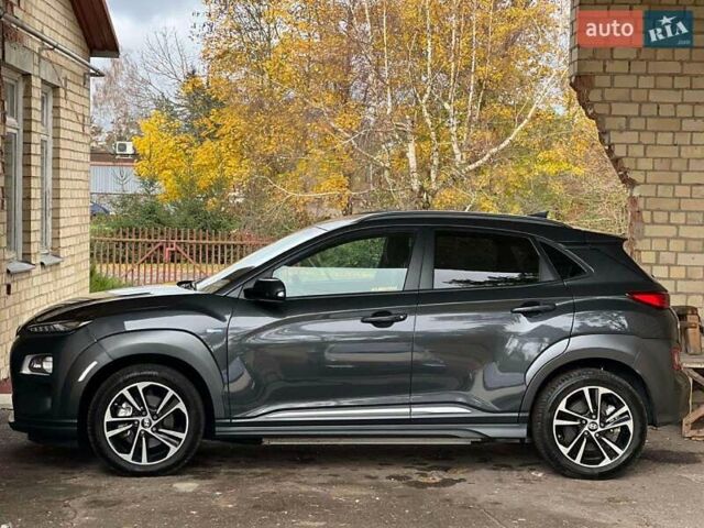 Серый Хендай Kona, объемом двигателя 0 л и пробегом 69 тыс. км за 15300 $, фото 3 на Automoto.ua