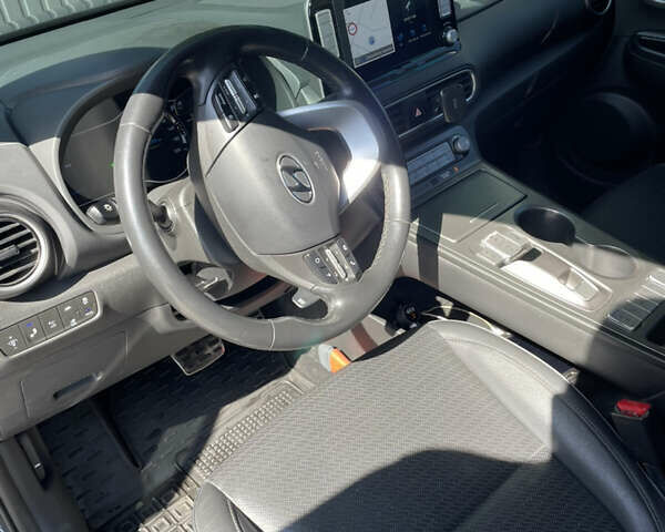 Сірий Хендай Kona, об'ємом двигуна 0 л та пробігом 134 тис. км за 16800 $, фото 11 на Automoto.ua
