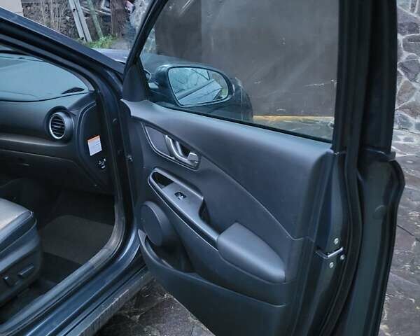 Серый Хендай Kona, объемом двигателя 0 л и пробегом 194 тыс. км за 15800 $, фото 9 на Automoto.ua