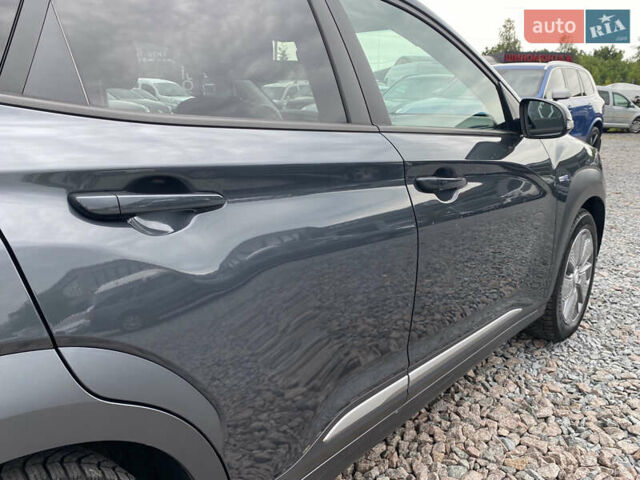 Сірий Хендай Kona, об'ємом двигуна 0 л та пробігом 115 тис. км за 18700 $, фото 14 на Automoto.ua
