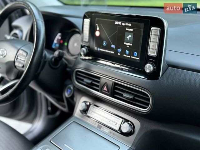 Серый Хендай Kona, объемом двигателя 0 л и пробегом 95 тыс. км за 17300 $, фото 53 на Automoto.ua