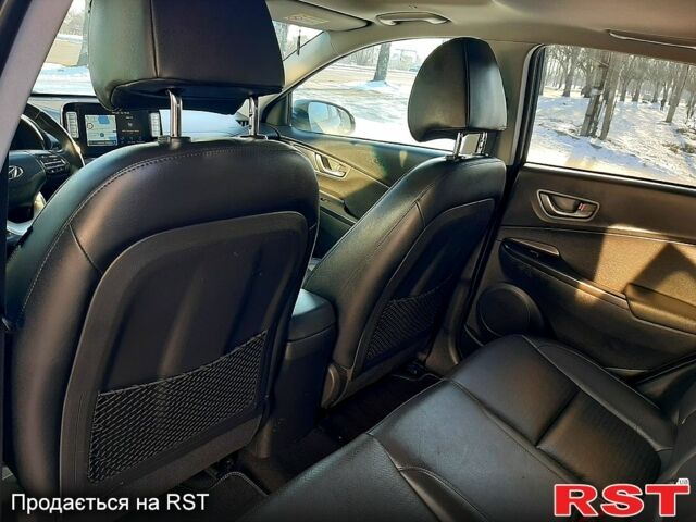 Сірий Хендай Kona, об'ємом двигуна 0 л та пробігом 108 тис. км за 16300 $, фото 7 на Automoto.ua