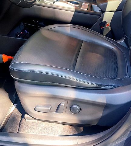 Серый Хендай Kona, объемом двигателя 0 л и пробегом 105 тыс. км за 17999 $, фото 6 на Automoto.ua