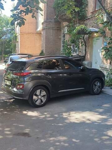 Серый Хендай Kona, объемом двигателя 0 л и пробегом 105 тыс. км за 17999 $, фото 13 на Automoto.ua