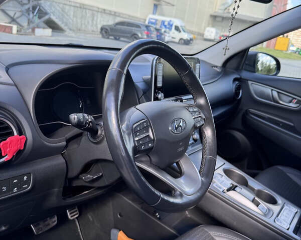 Сірий Хендай Kona, об'ємом двигуна 0 л та пробігом 164 тис. км за 16800 $, фото 20 на Automoto.ua