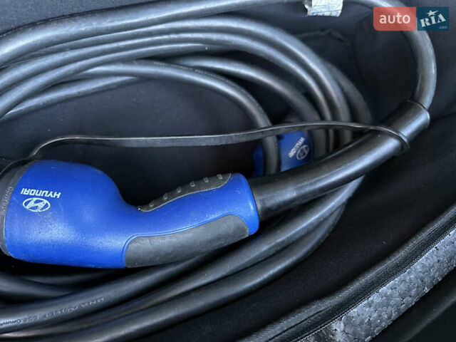 Серый Хендай Kona, объемом двигателя 0 л и пробегом 126 тыс. км за 17300 $, фото 39 на Automoto.ua