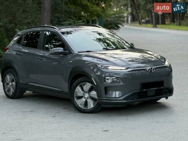 Серый Хендай Kona, объемом двигателя 0 л и пробегом 96 тыс. км за 17200 $, фото 4 на Automoto.ua