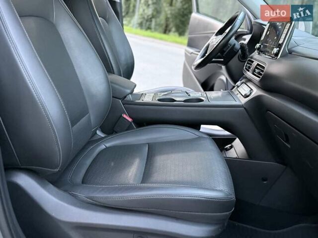 Серый Хендай Kona, объемом двигателя 0 л и пробегом 96 тыс. км за 17200 $, фото 65 на Automoto.ua