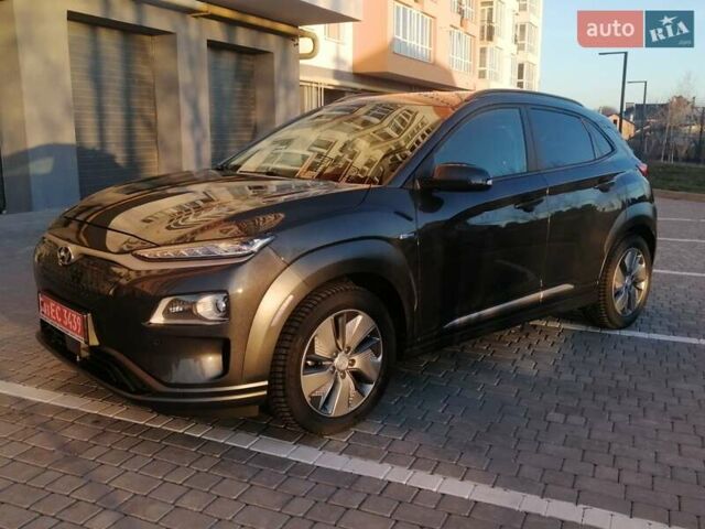 Серый Хендай Kona, объемом двигателя 0 л и пробегом 93 тыс. км за 17300 $, фото 3 на Automoto.ua