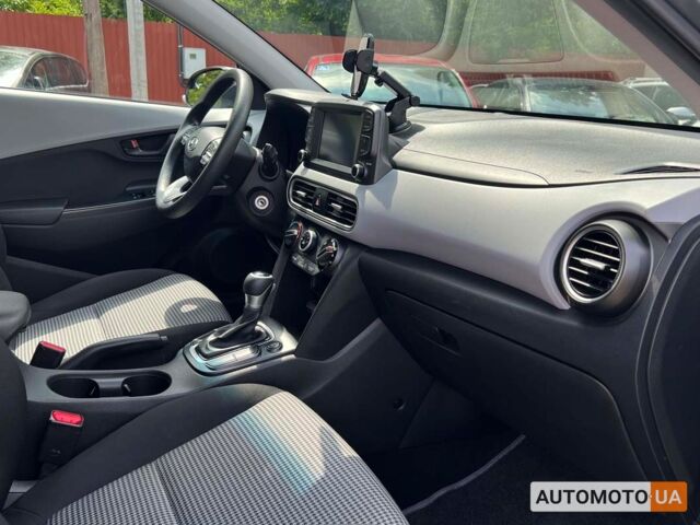 Серый Хендай Kona, объемом двигателя 2 л и пробегом 106 тыс. км за 17600 $, фото 7 на Automoto.ua