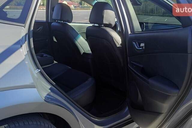 Сірий Хендай Kona, об'ємом двигуна 0 л та пробігом 71 тис. км за 17500 $, фото 7 на Automoto.ua