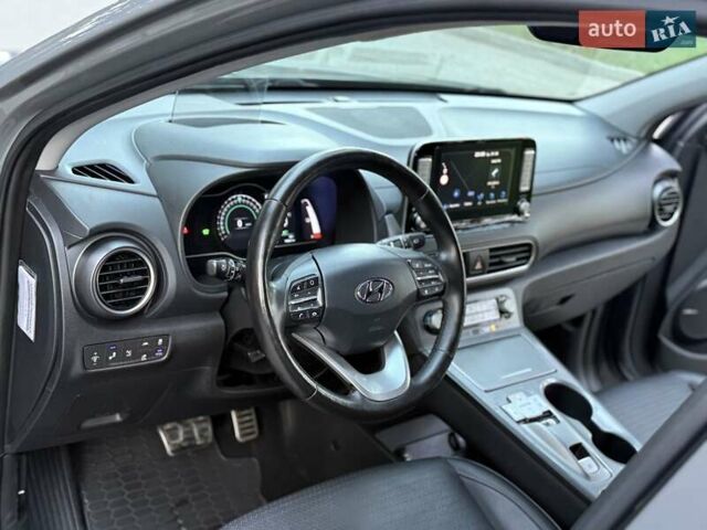 Серый Хендай Kona, объемом двигателя 0 л и пробегом 96 тыс. км за 17200 $, фото 41 на Automoto.ua