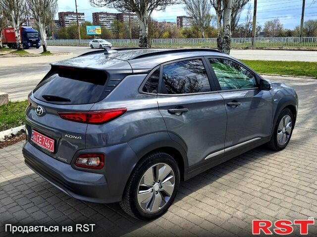 Серый Хендай Kona, объемом двигателя 0 л и пробегом 110 тыс. км за 17200 $, фото 3 на Automoto.ua