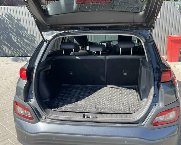 Сірий Хендай Kona, об'ємом двигуна 0 л та пробігом 134 тис. км за 16800 $, фото 13 на Automoto.ua