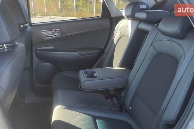 Сірий Хендай Kona, об'ємом двигуна 0 л та пробігом 71 тис. км за 17500 $, фото 1 на Automoto.ua