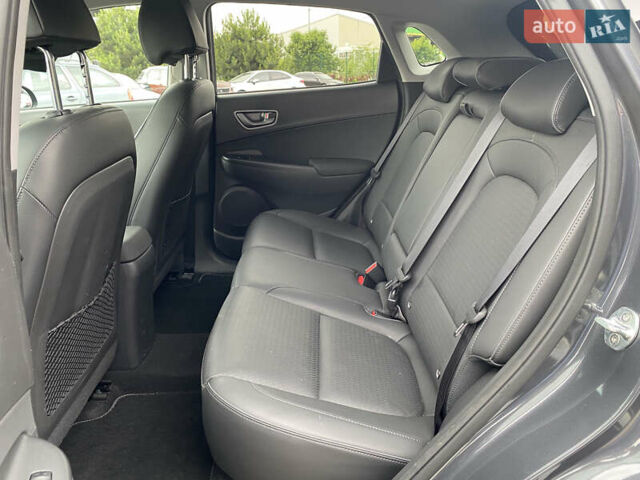 Сірий Хендай Kona, об'ємом двигуна 0 л та пробігом 115 тис. км за 18700 $, фото 26 на Automoto.ua