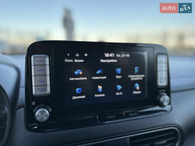 Серый Хендай Kona, объемом двигателя 0 л и пробегом 126 тыс. км за 17300 $, фото 96 на Automoto.ua