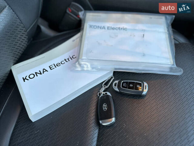 Серый Хендай Kona, объемом двигателя 0 л и пробегом 126 тыс. км за 17300 $, фото 99 на Automoto.ua