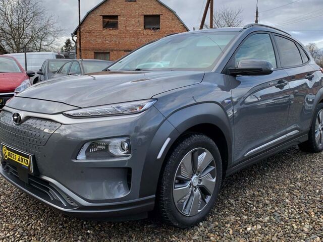 Серый Хендай Kona, объемом двигателя 64 л и пробегом 119 тыс. км за 17900 $, фото 2 на Automoto.ua