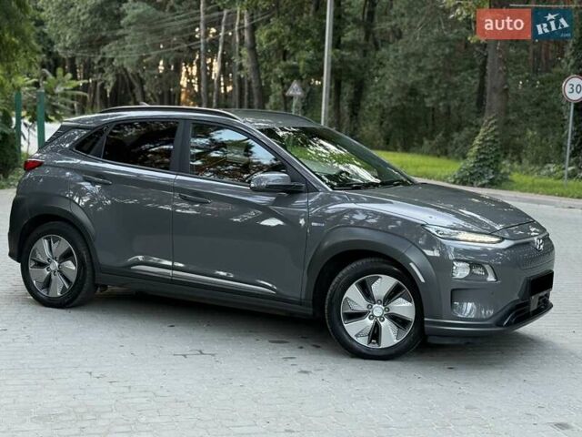 Серый Хендай Kona, объемом двигателя 0 л и пробегом 96 тыс. км за 17200 $, фото 8 на Automoto.ua