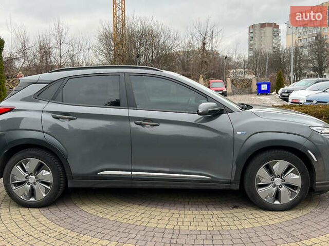 Серый Хендай Kona, объемом двигателя 0 л и пробегом 164 тыс. км за 16999 $, фото 7 на Automoto.ua