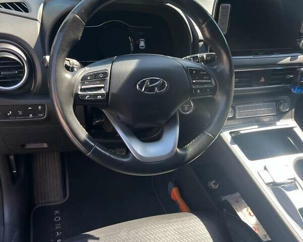 Сірий Хендай Kona, об'ємом двигуна 0 л та пробігом 97 тис. км за 16500 $, фото 17 на Automoto.ua