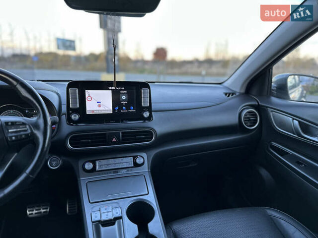 Серый Хендай Kona, объемом двигателя 0 л и пробегом 126 тыс. км за 17300 $, фото 79 на Automoto.ua