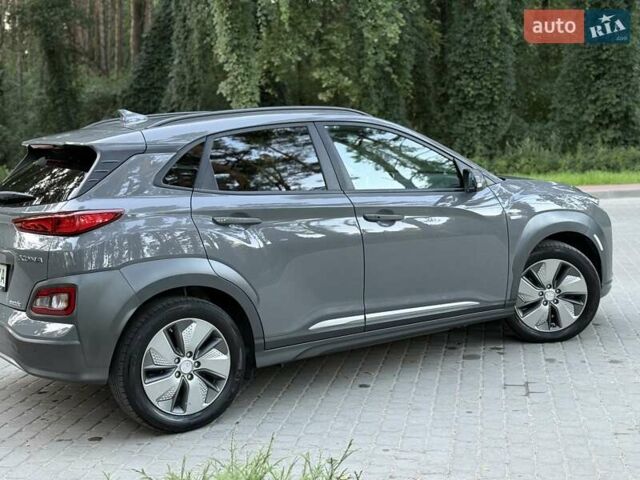Серый Хендай Kona, объемом двигателя 0 л и пробегом 95 тыс. км за 17300 $, фото 119 на Automoto.ua