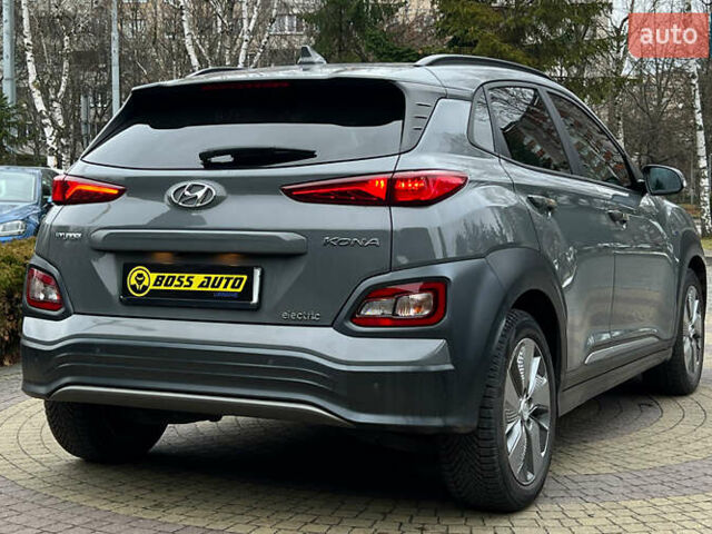 Серый Хендай Kona, объемом двигателя 0 л и пробегом 164 тыс. км за 16999 $, фото 6 на Automoto.ua