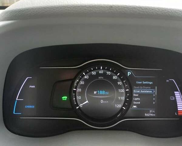 Серый Хендай Kona, объемом двигателя 0 л и пробегом 90 тыс. км за 16500 $, фото 1 на Automoto.ua