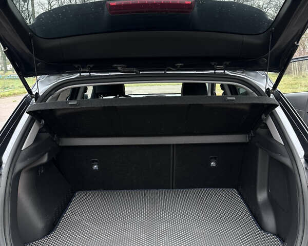 Серый Хендай Kona, объемом двигателя 0 л и пробегом 115 тыс. км за 19000 $, фото 17 на Automoto.ua