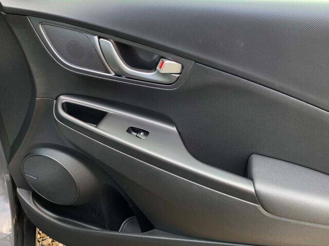 Серый Хендай Kona, объемом двигателя 64 л и пробегом 119 тыс. км за 17900 $, фото 18 на Automoto.ua