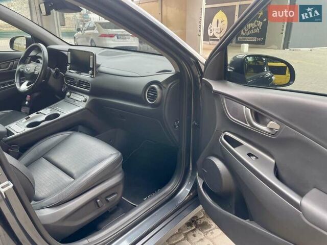 Сірий Хендай Kona, об'ємом двигуна 0 л та пробігом 92 тис. км за 17900 $, фото 4 на Automoto.ua