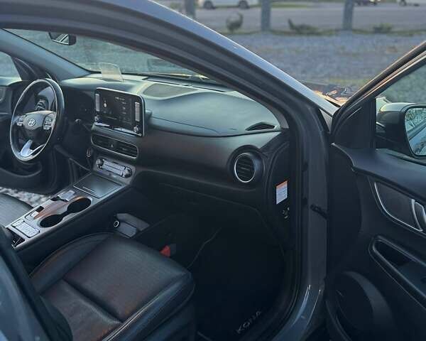 Сірий Хендай Kona, об'ємом двигуна 0 л та пробігом 113 тис. км за 17800 $, фото 17 на Automoto.ua