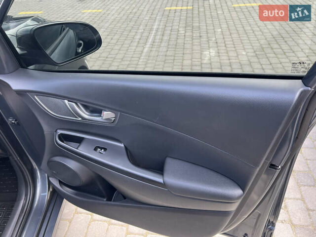 Серый Хендай Kona, объемом двигателя 0 л и пробегом 96 тыс. км за 17300 $, фото 10 на Automoto.ua