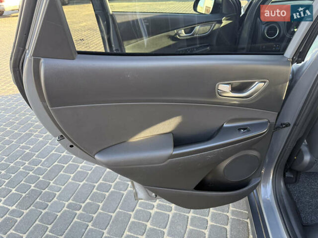 Сірий Хендай Kona, об'ємом двигуна 0 л та пробігом 39 тис. км за 17900 $, фото 26 на Automoto.ua
