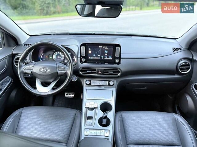 Серый Хендай Kona, объемом двигателя 0 л и пробегом 95 тыс. км за 17300 $, фото 84 на Automoto.ua