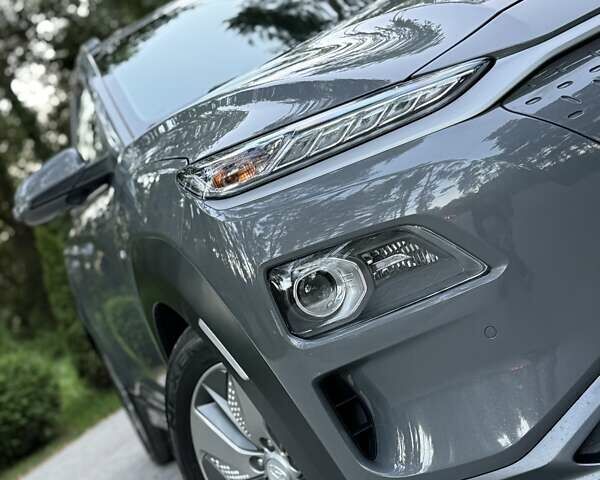 Серый Хендай Kona, объемом двигателя 0 л и пробегом 96 тыс. км за 17200 $, фото 89 на Automoto.ua