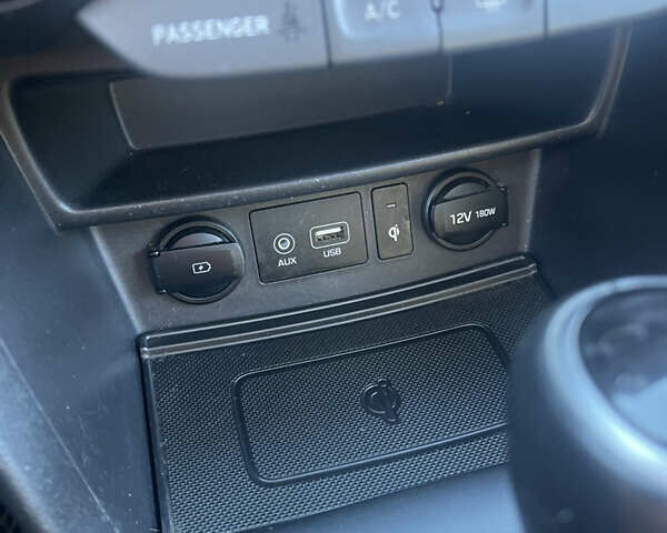 Серый Хендай Kona, объемом двигателя 2 л и пробегом 93 тыс. км за 15900 $, фото 23 на Automoto.ua