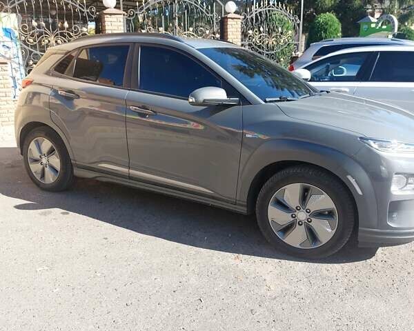 Сірий Хендай Kona, об'ємом двигуна 0 л та пробігом 110 тис. км за 16500 $, фото 3 на Automoto.ua
