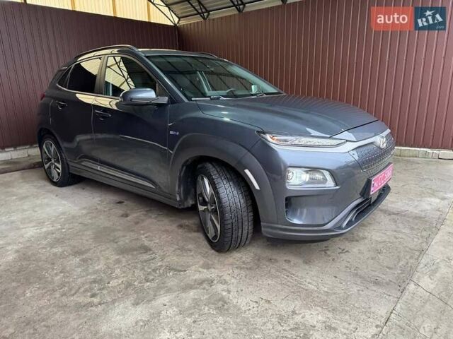 Серый Хендай Kona, объемом двигателя 0 л и пробегом 81 тыс. км за 17600 $, фото 4 на Automoto.ua