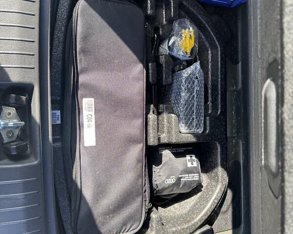 Сірий Хендай Kona, об'ємом двигуна 0 л та пробігом 164 тис. км за 16800 $, фото 26 на Automoto.ua